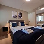 Stylish 3-Bedroom With Modern Amenities Near City Center