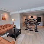 Stylish 3-Bedroom With Modern Amenities Near City Center