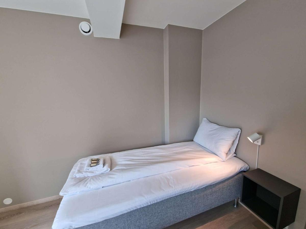 Stylish 3-bedroom With Modern Amenities Near Center Leilighet