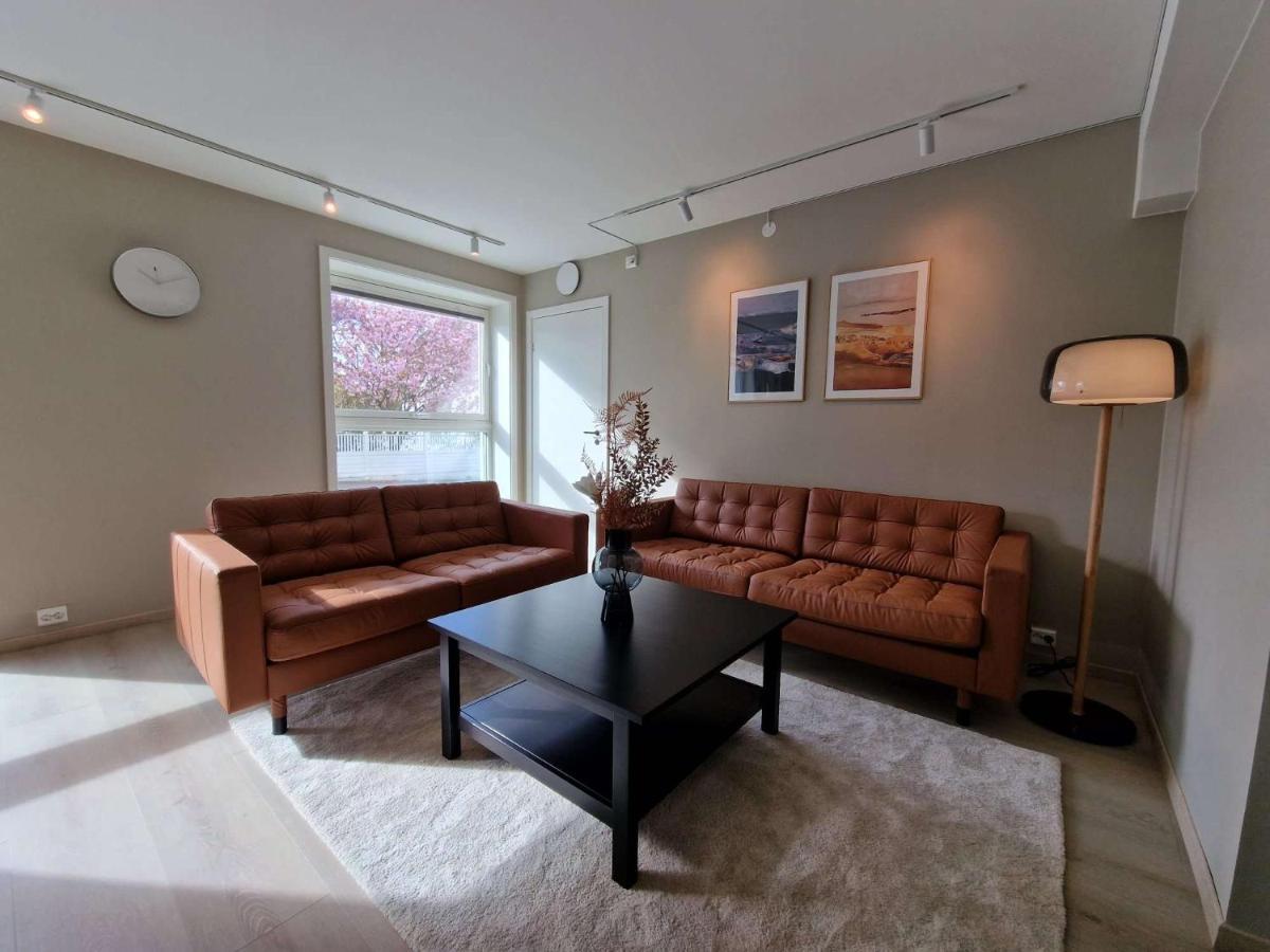 Leilighet Stylish 3-bedroom With Modern Amenities Near Center *