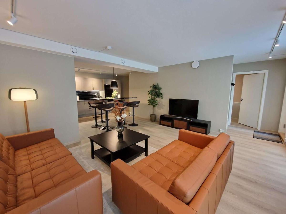 Stylish 3-bedroom With Modern Amenities Near Center Leilighet *