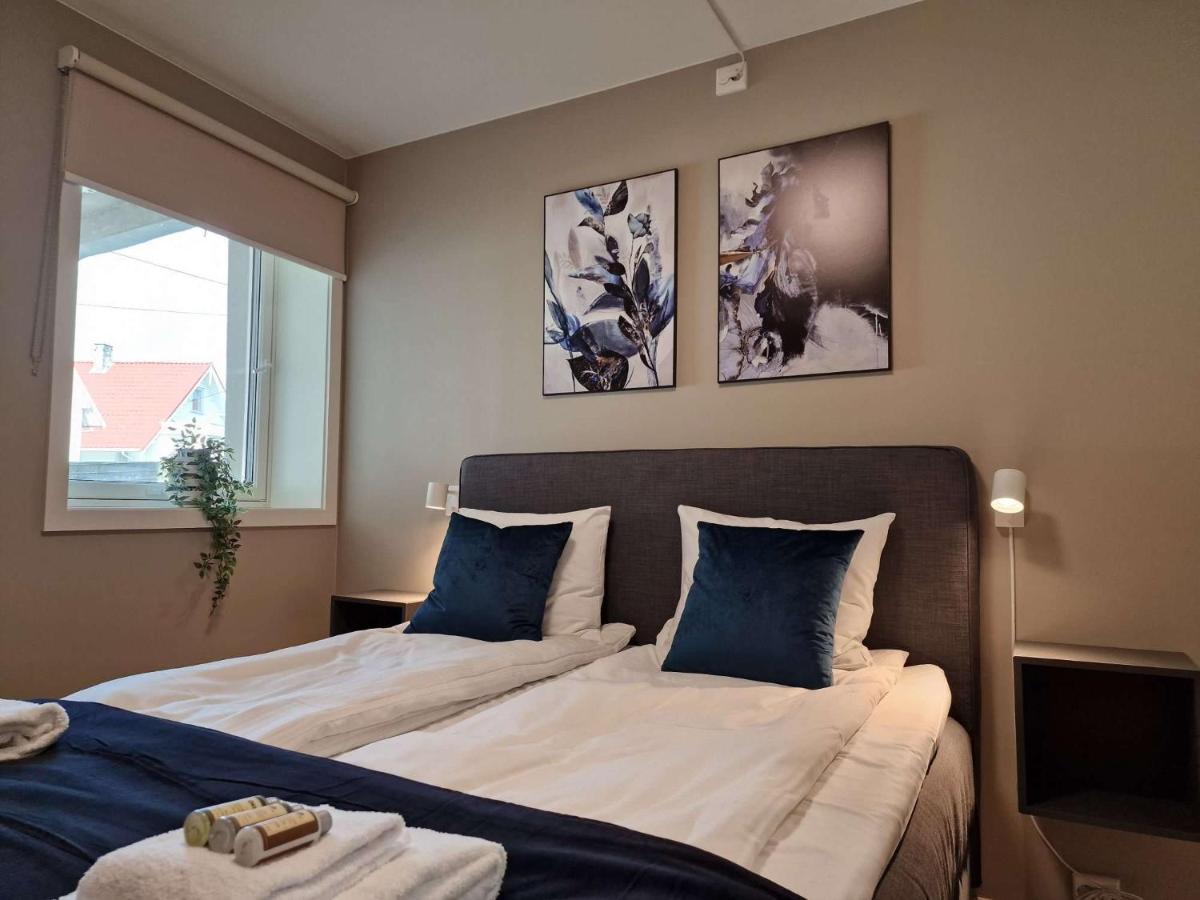 Stylish 3-bedroom With Modern Amenities Near Center Leilighet